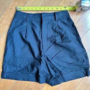 Uniqlo high waist pleated linen shorts black size 26